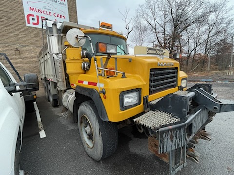 2003 Mack RD6885 Snowplow/Spreader